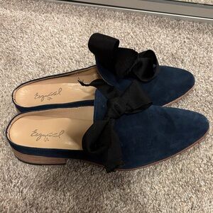Esquivel Grace navy suede mules with black bows 9.5